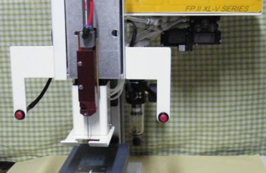 Machine de fixation d’étiquettes par attache plastique sur pour épaisseur fine et moyenne